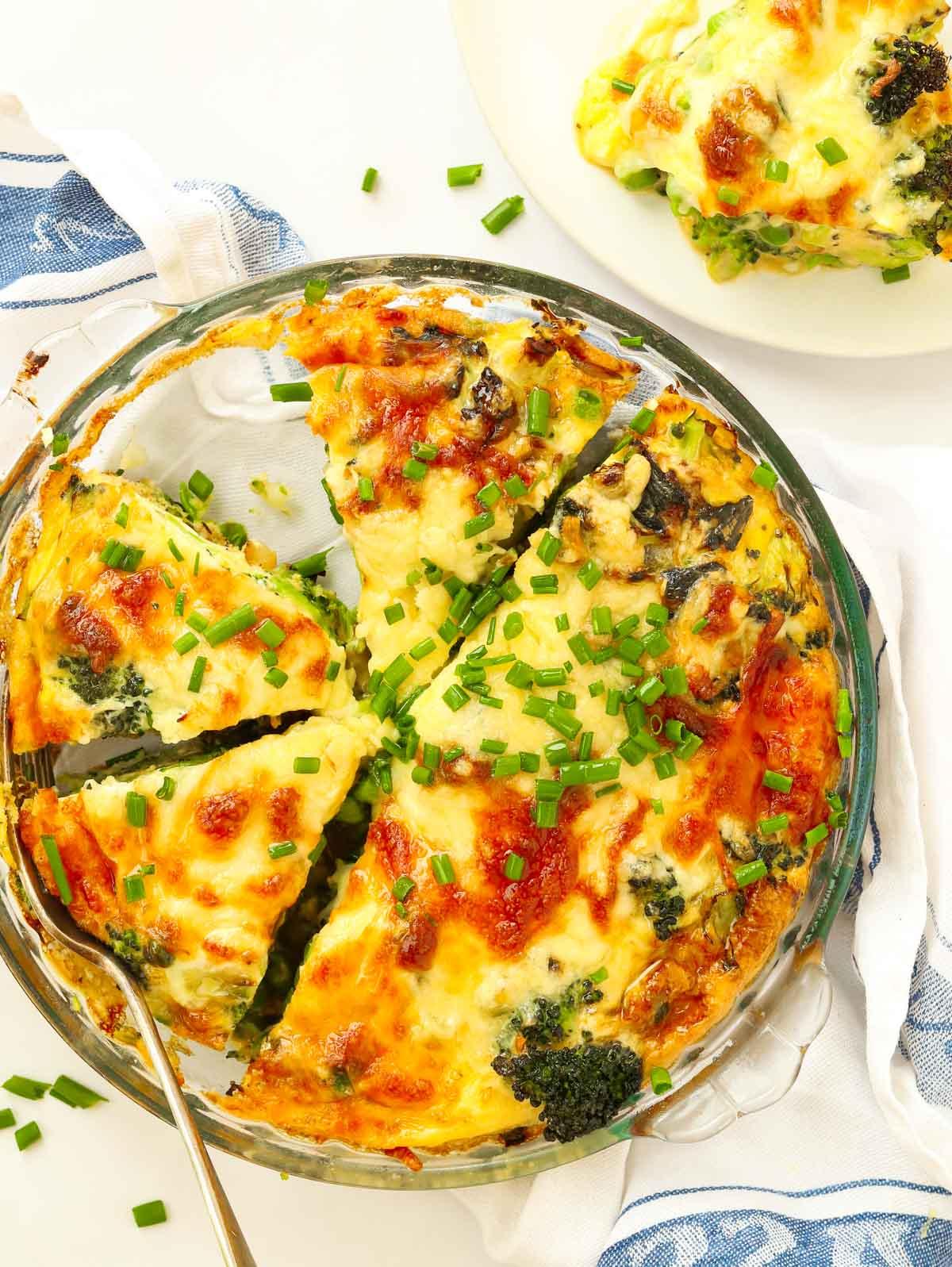 Quiche senza crosta {Ricetta Vegetariana Facile} 2 Verdure e ripieno di formaggio con quiche senza crosta.
