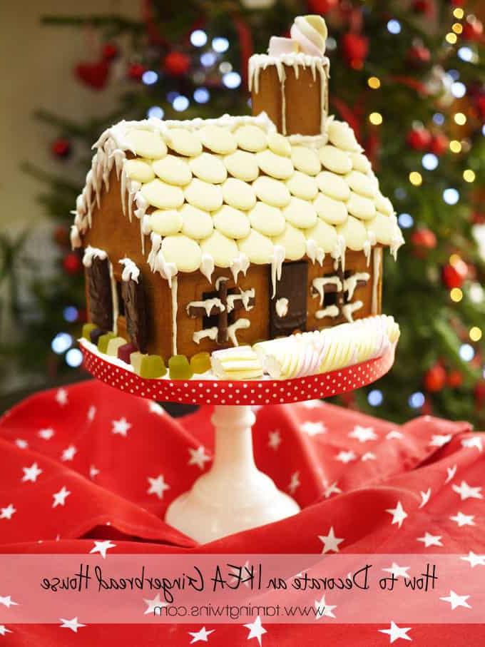 Casetta di Pan di Zenzero IKEA decorata per Natale