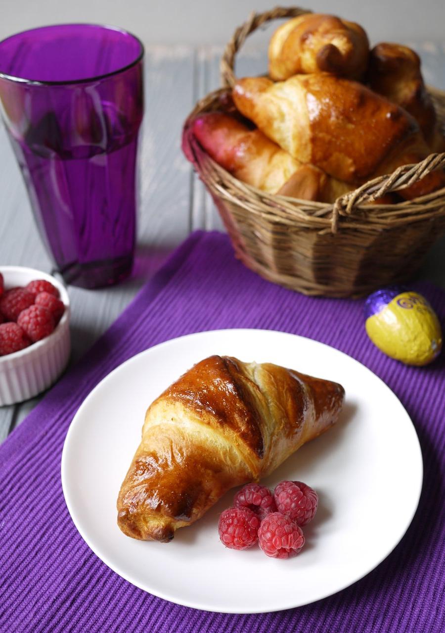 Cornetti Pasquali Ripieni di Uova al Caramello Cadbury