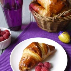 Cornetti Pasquali Farciti con Uova al Caramello 13 cornetti-ripieni-di-uova-al-caramello-cadburys