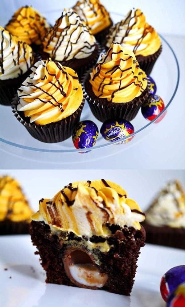 I migliori Cupcakes al Creme Egg 3 Due metà di un'immagine, la parte superiore mostra Cupcakes Creme Egg su un piatto. Quella inferiore mostra un Cupcake Creme Egg tagliato a metà per rivelare un Creme Egg all'interno.