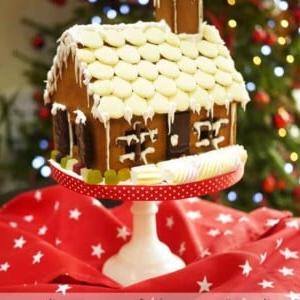 Ingredienti e materiali per decorare la casetta di pan di zenzero