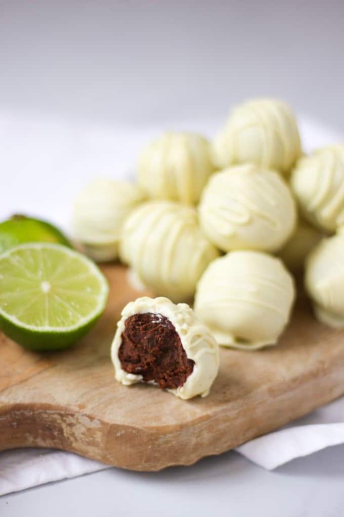 Tartufi al Gin & Tonic - il regalo di Natale fatto in casa perfetto. Ideale per un amante del gin o del cioccolato!