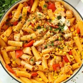 Pasto semplice infrasettimanale di pasta di pollo peri peri.
