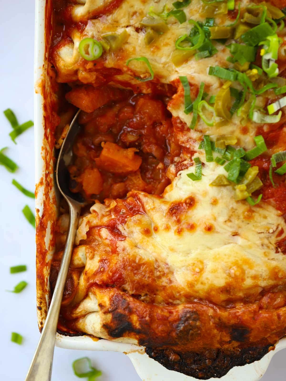 Enchiladas Vegetariane con Zucca Violina 3 Ricetta facile di Enchiladas di verdure con copertura di formaggio