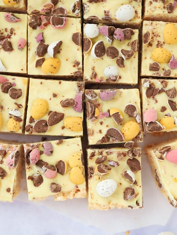 Dolcetti Croccanti di Riso Soffiato con Mini Ovetti Ricetta Pasquale Senza Cottura