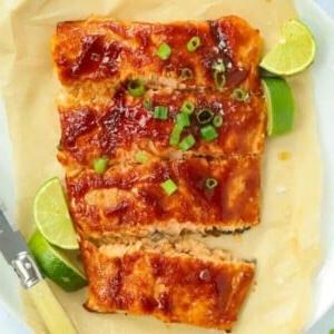 Ricetta Salmone al Forno Glassa al Miele e BBQ.
