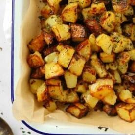 Menù di San Valentino o delle Amiche 5 Primo piano di patate parmentier come delizioso contorno.