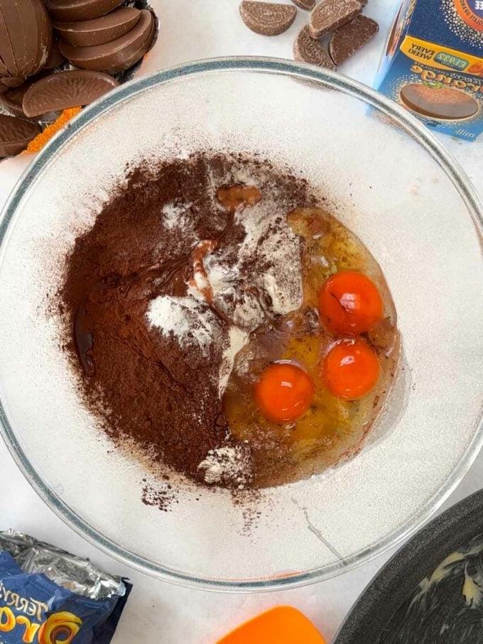 Pudding al Cioccolato e Arancia a Cottura Lenta 5 How to make Slow Cooker Chocolate Orange Pudding. Step 1.