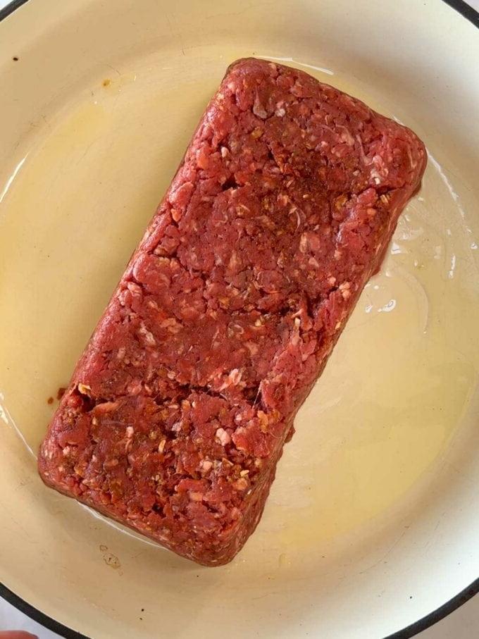 Ricetta Facile Polpettone {con Ricca Salsa di Pomodoro} 6 Impasto di polpettone in una ciotola, passaggio 2.