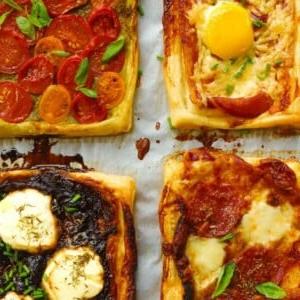 Facili tortini con pasta pronta, caprino e pomodori