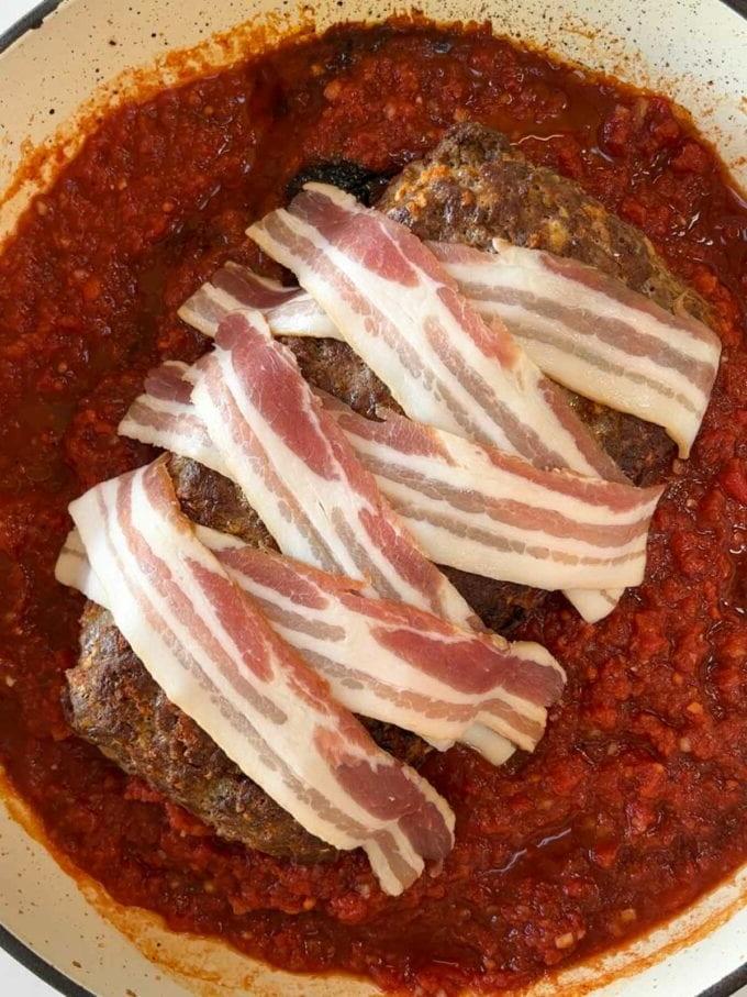 Ricetta Facile Polpettone {con Ricca Salsa di Pomodoro} 8 Come fare una ricetta facile di polpettone, passaggio 4.
