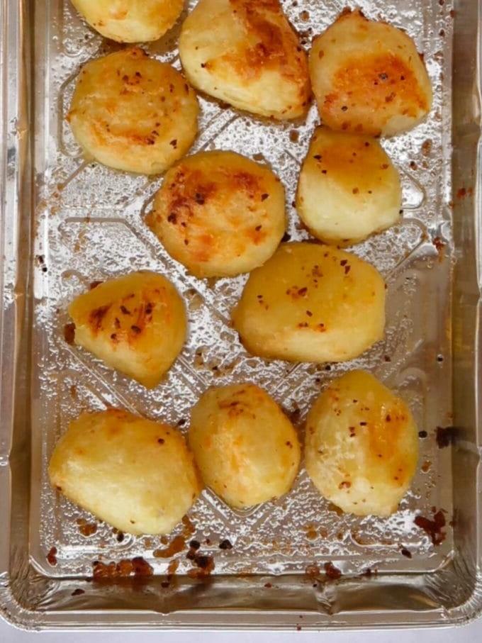 **Patate Arrosto {Le Migliori di Sempre, Ricetta Facile!}** 8 Ricetta su come preparare le patate arrosto, passo 4: arrostire fino a doratura.