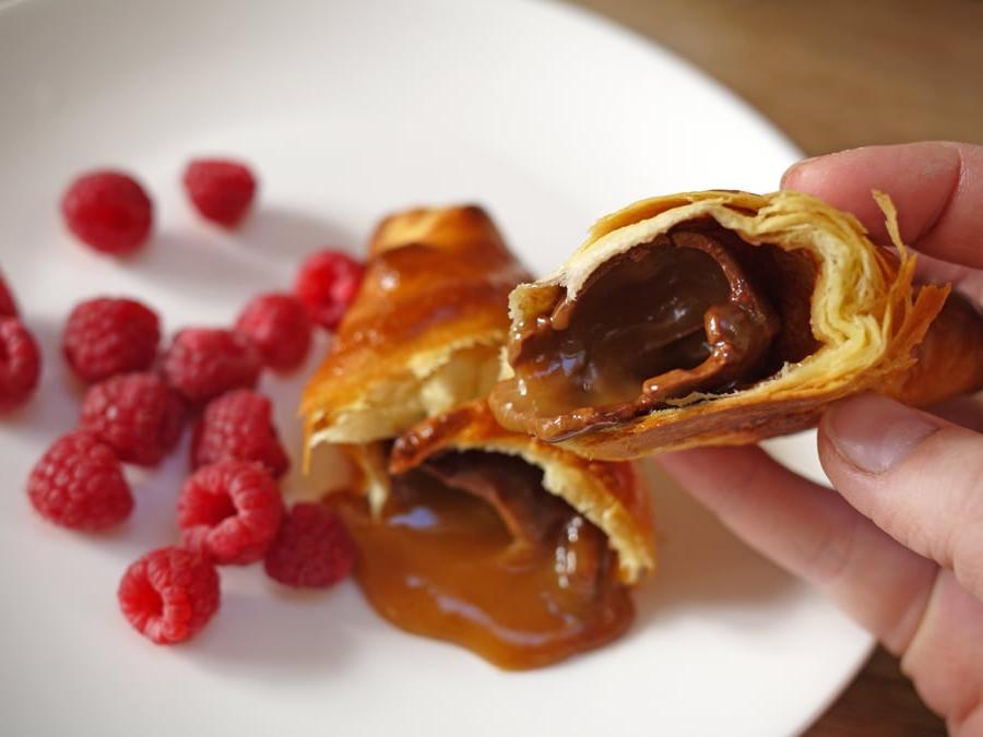 Cornetti Ripieni di Uova al Caramello Cadbury