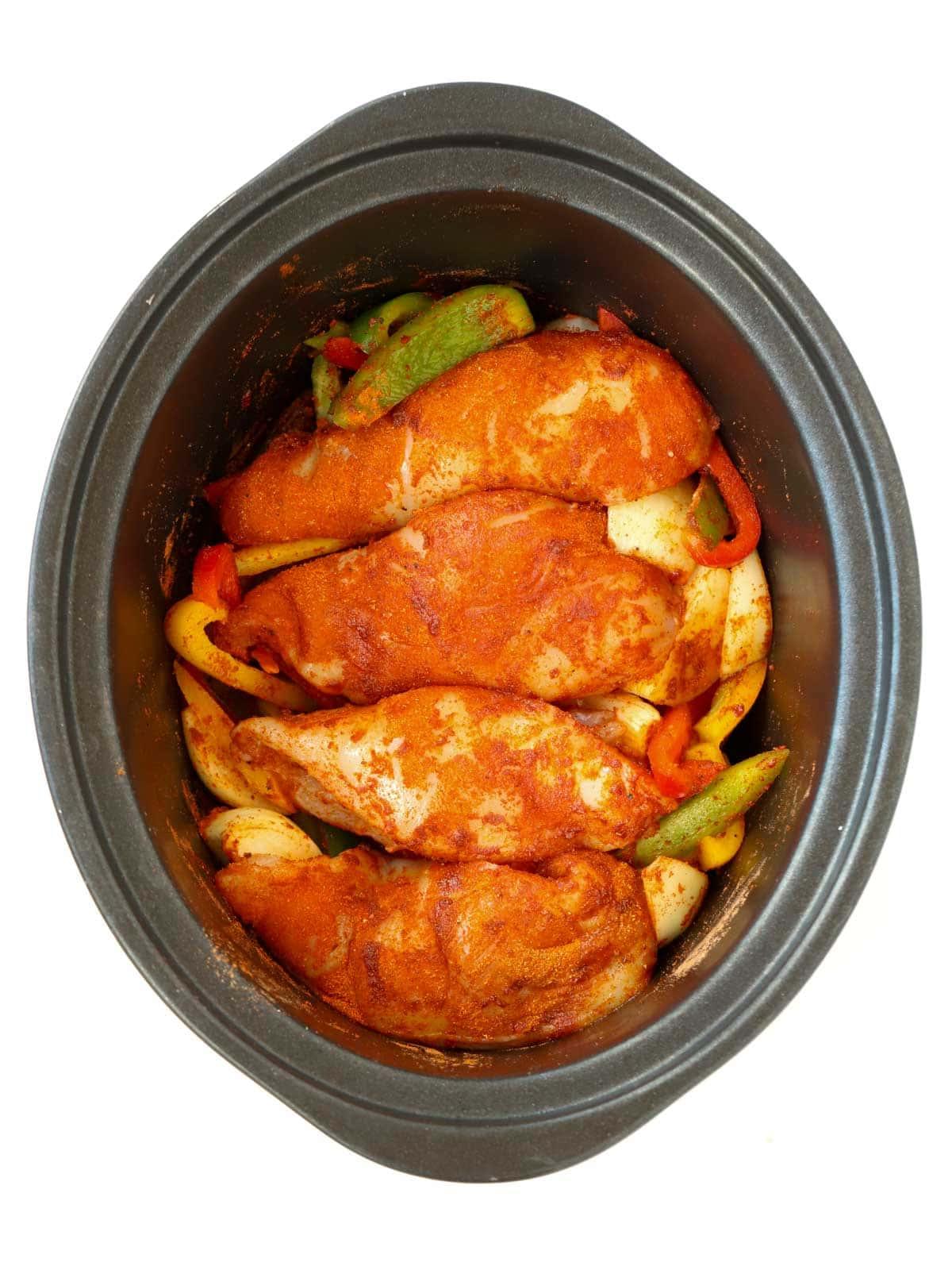 Guida alla ricetta per preparare le fajitas di pollo nella slow cooker.