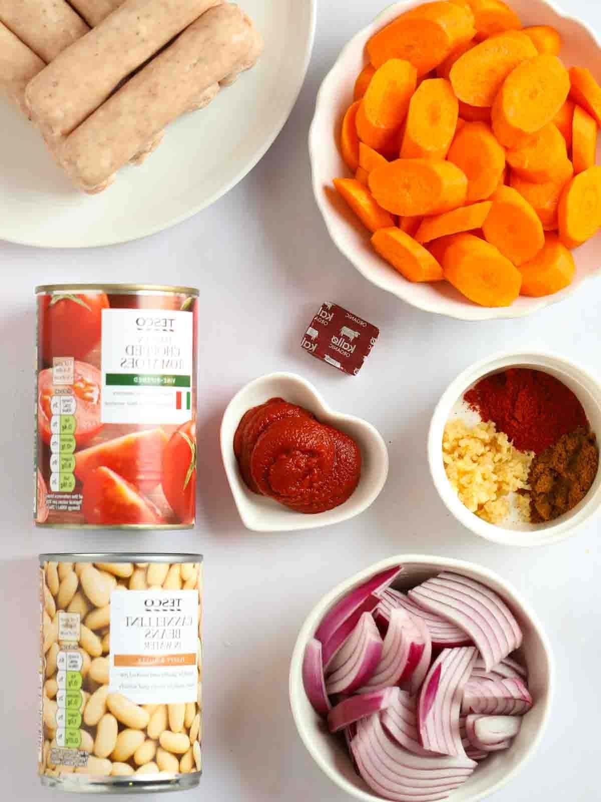 Stufato di Salsicce a Cottura Lenta {Ricetta Facile} 4 The ingredients for slow cooker sausage casserole laid out on a counter top.