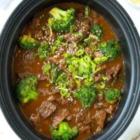 Piano Pasti 27 {PENTOLA A COTTURA LENTA} 5 Broccoli verdi con manzo per un piatto in stile cinese nella slow cooker.