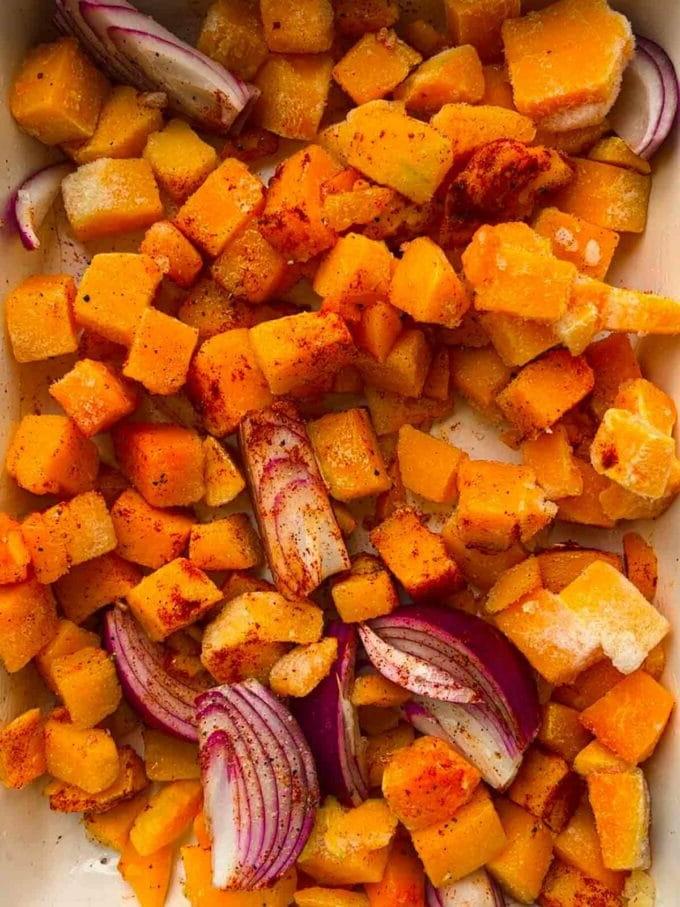 Risoni al Forno con Halloumi e Zucca Butternut 5 Fase 1 della ricetta Orzo al Forno con Zucca Butternut e Halloumi.