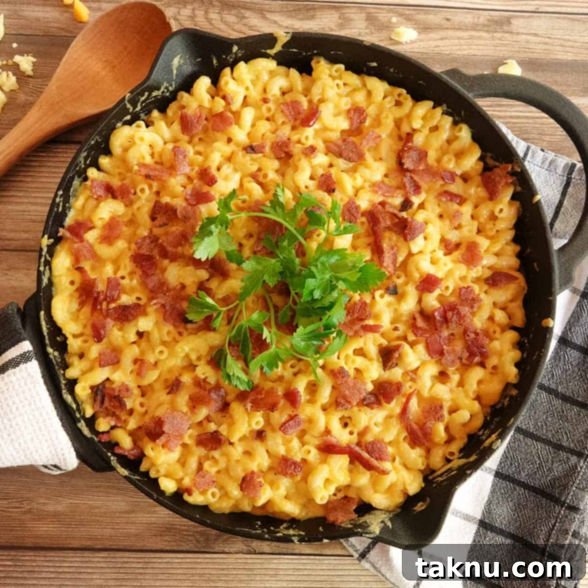 Ultimate Smoked Mac and Cheese 1 featured 7998